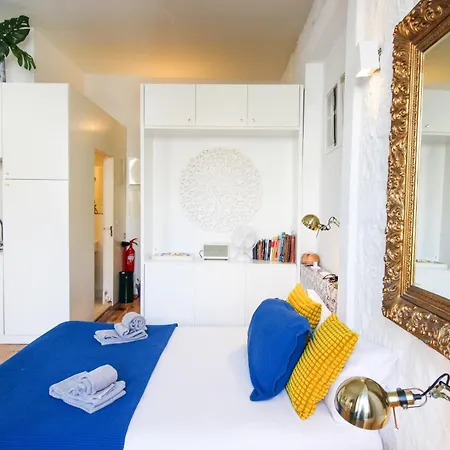 Daire Historic Oldtown Getaway Porto